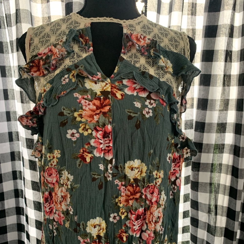 Green floral and lace sleeveless top